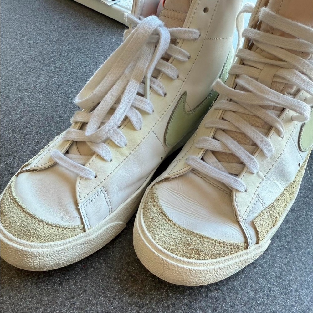Nike Blazers - Size 9.5 Men’s/11.5 Women’s - Picture 4 of 8